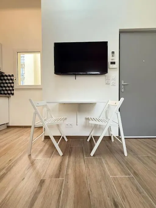 Apartment Studio Dans Le 16E Pres De La Tour Eiffel Paris