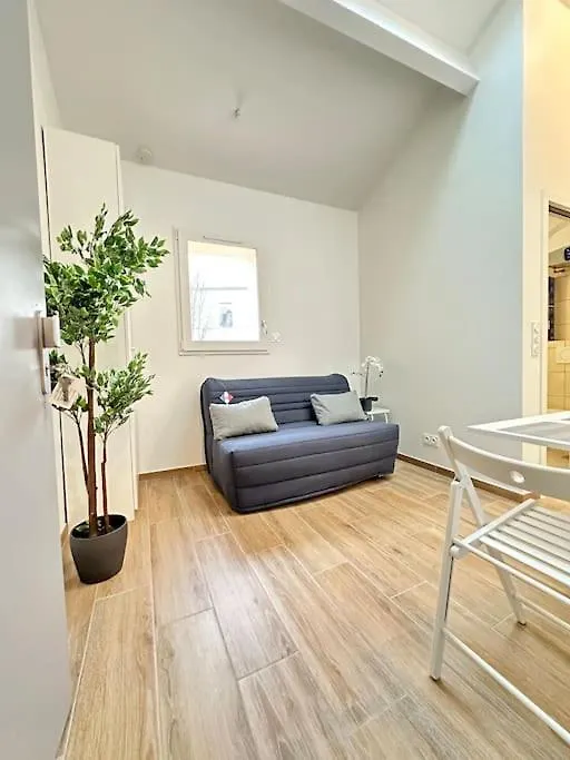 Apartment Studio Dans Le 16E Pres De La Tour Eiffel Paris
